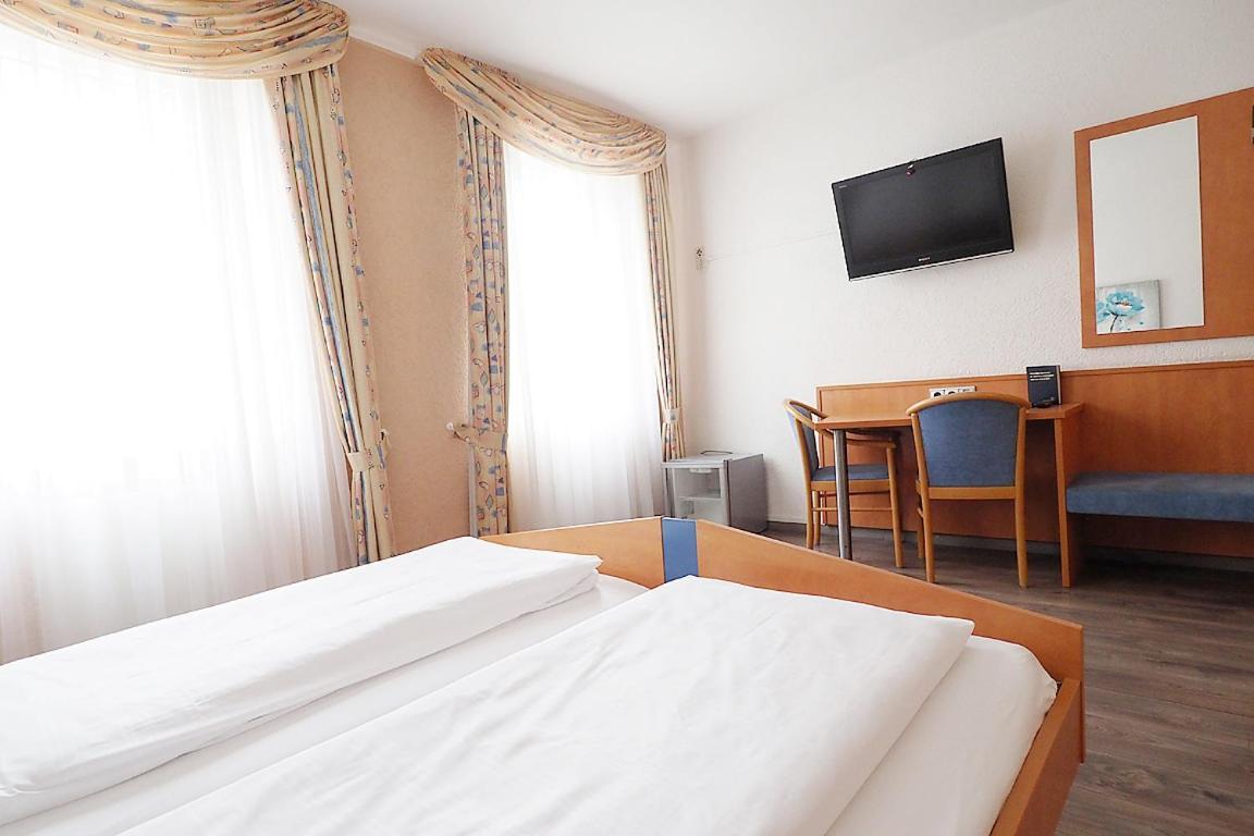 Hotel Europa - Restaurant リュッセルスハイム エクステリア 写真