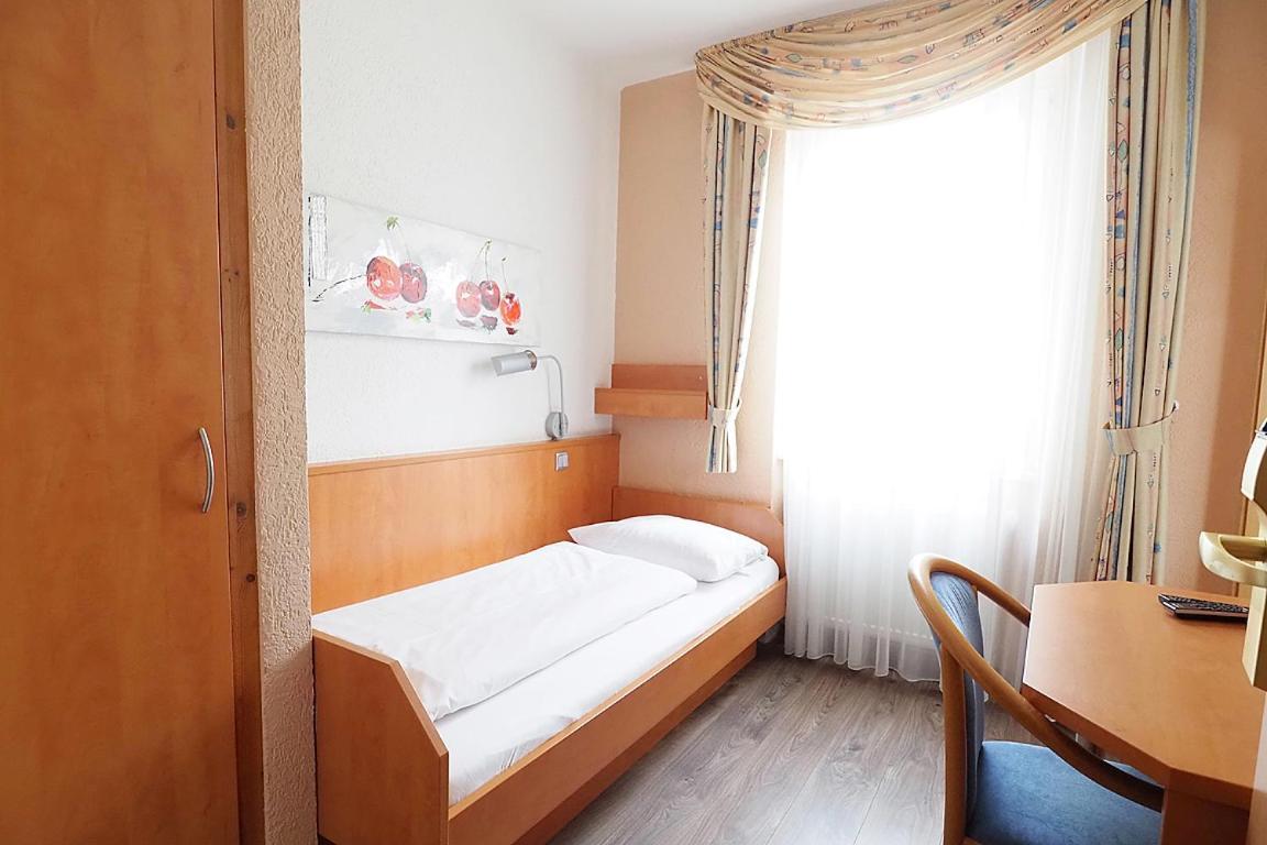Hotel Europa - Restaurant リュッセルスハイム エクステリア 写真